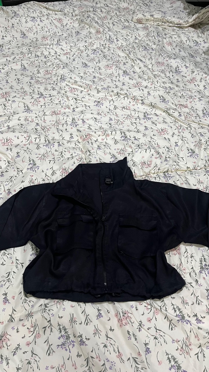 jaket hitam crop